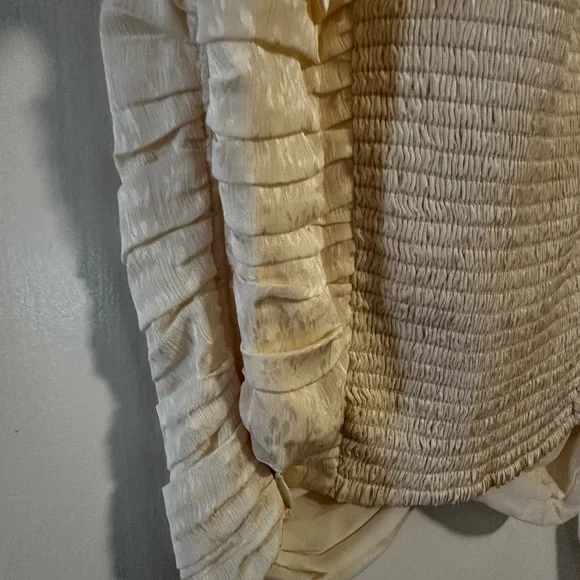 ASTR Cream Ruched Women's Top - Picture 5 of 5